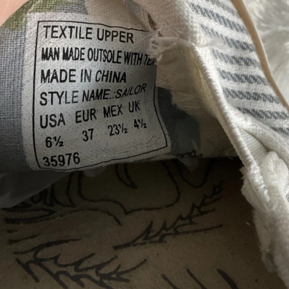 Margaritaville Women’s‎ Size 6.5  Blue/White Striped Canvas Slip Ons - Picture 5 of 9